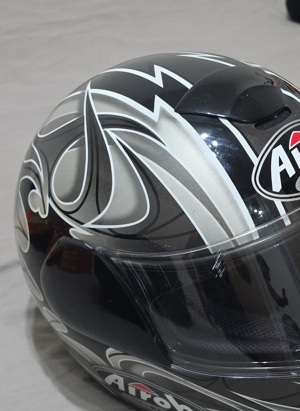 Caschi & visiere: Casque moto Airoh noir/gris taille M  – Usato da Vuadens venduto da Campos