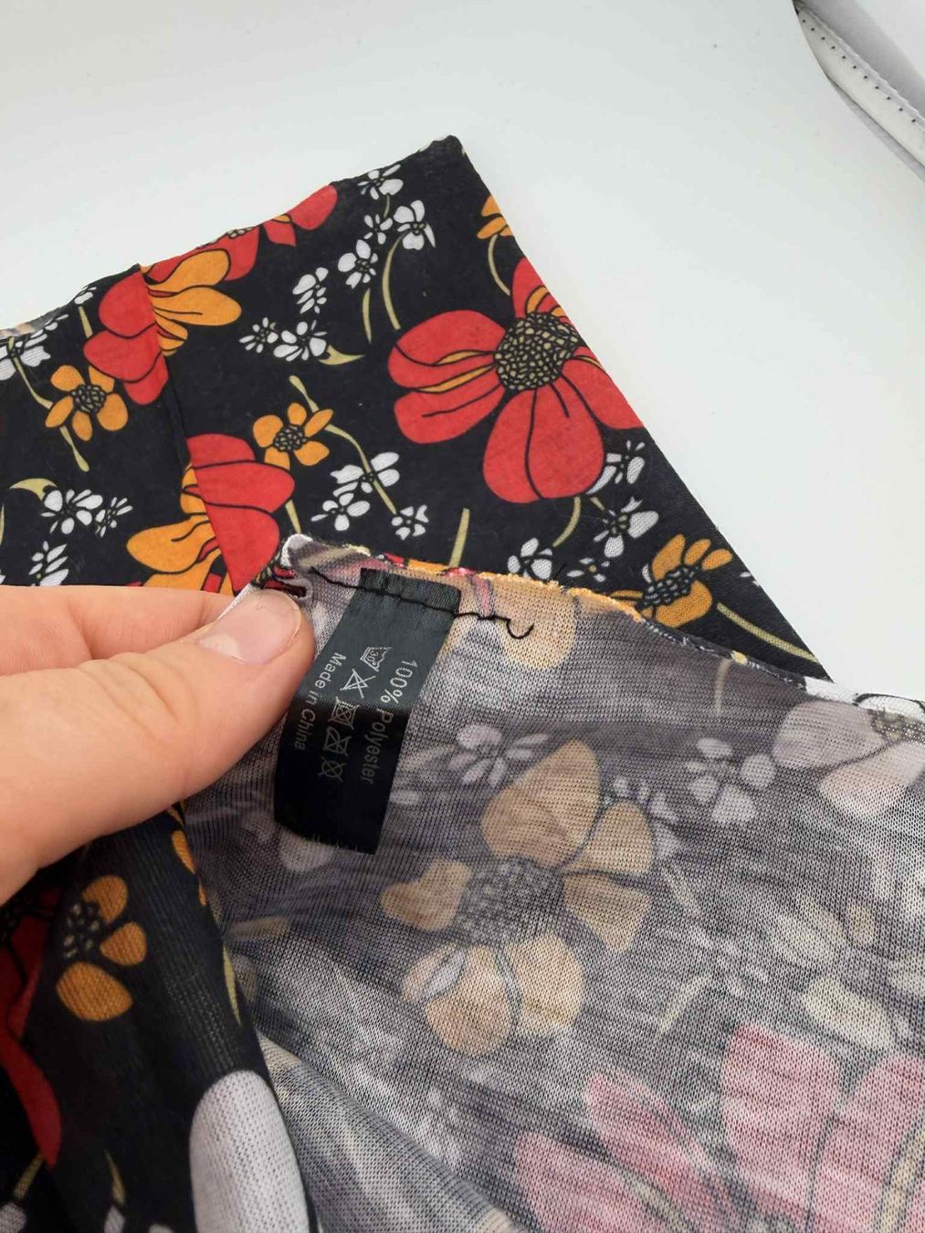 Foulard & Sciarpe: Schöner Blumenschal neu🌸 – Nuovo e nell'imballaggio originale da Riehen venduto da edu_92w7 6