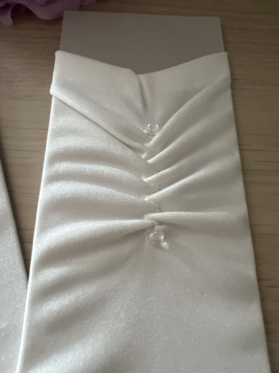 Guanti & manicotti: Elegante Braut-Handschuhe mit Perlen  – Usato da Seon venduto da Sunny-Schmuck78 1