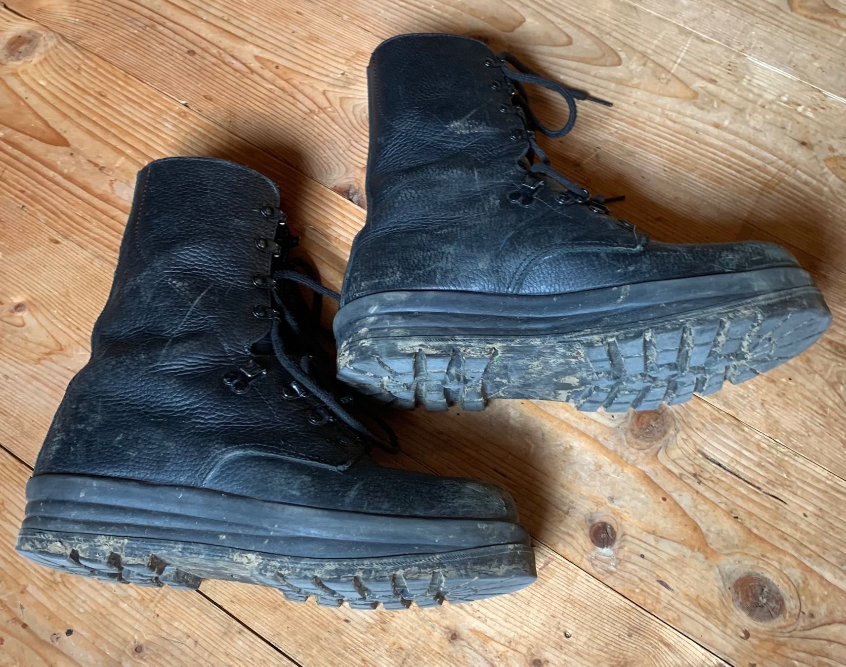 Minerva Herrenschuhe: Kampfstiefel der CH Armee Grösse 270/6 – Gebraucht aus Goldingen von Bergler012 1