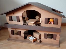 Grosses Puppenhaus aus Holz 77cm x 51cm x 38cm mit Möbel