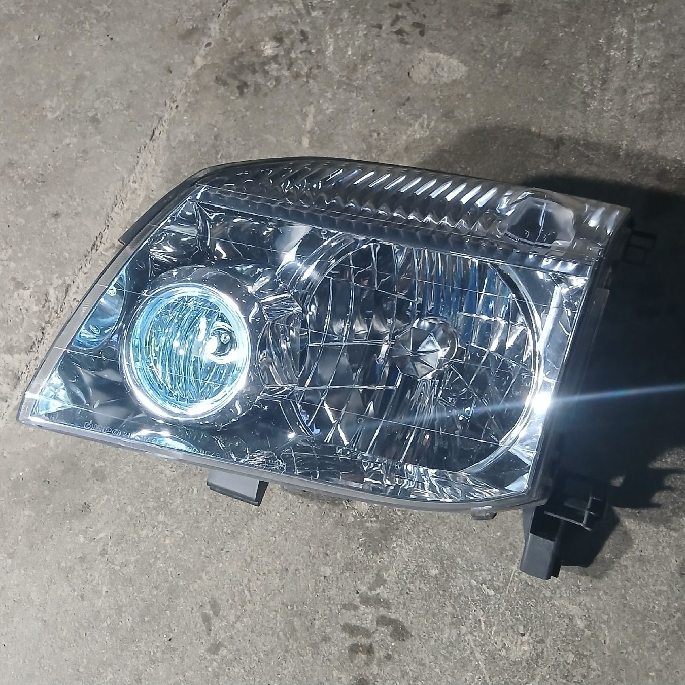 Nissan Fari: Phare gauche Nissan Xtrail 2001-2007 – Usato da la heutte venduto da Auto-stock