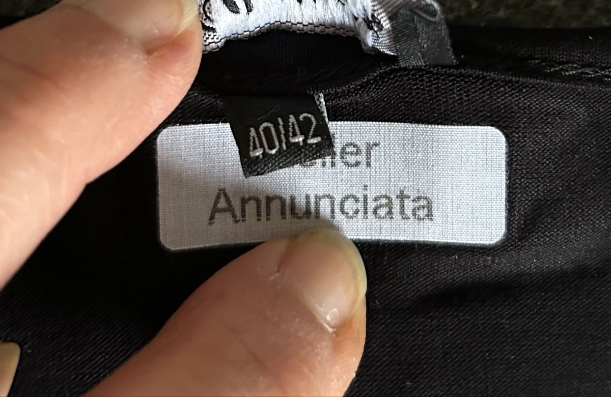 T-Shirts: T-Shirt schwarz Grösse 40/42 – Gebraucht aus Lengnau AG von Mefari 3
