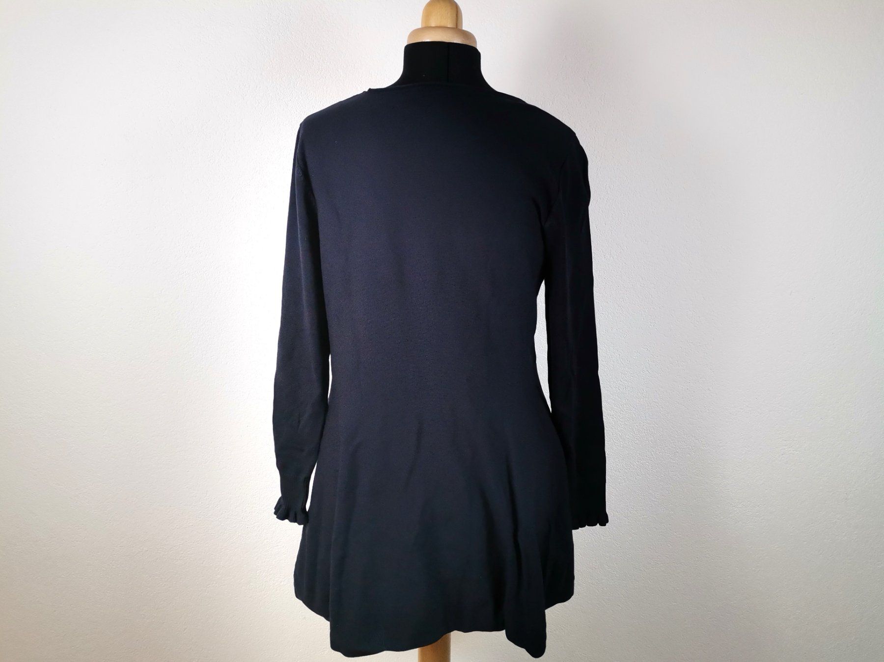 Pullover & Sweatshirts: LINEA TESINI Oversized Langarmshirt – Gebraucht aus Schaffhausen von Restwert_SH 3