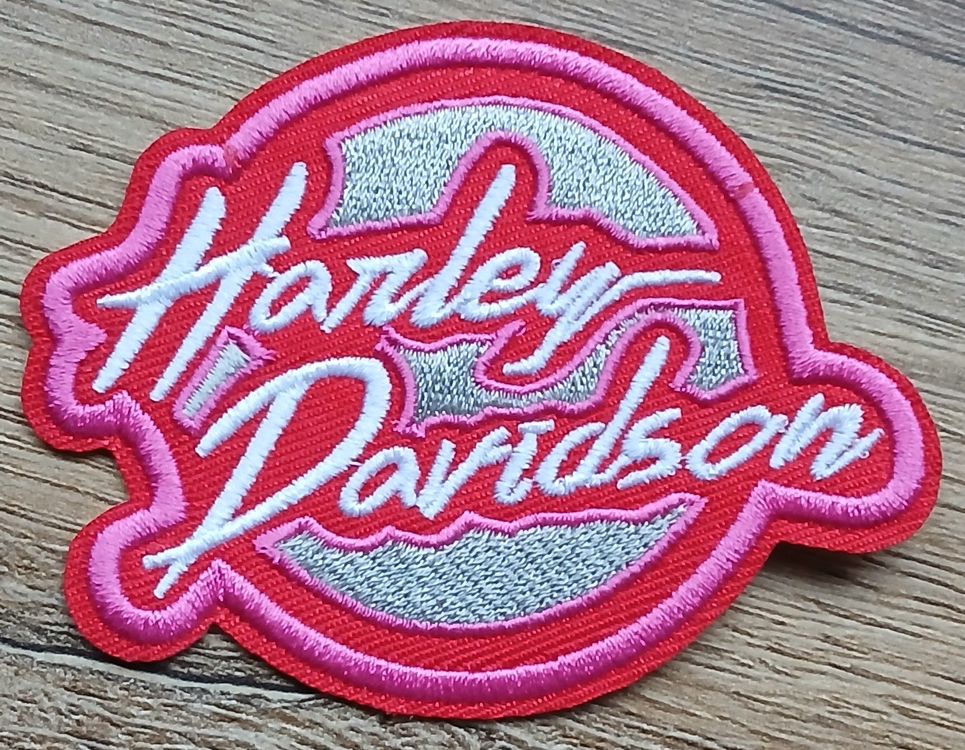 Harley-Davidson Toppe: Écusson Harley-Davidson rose vif - Style motard unique! J059 – Nuovo e nell'imballaggio originale da Allens venduto da MADE.IN.ROCK.N.ROLL 2