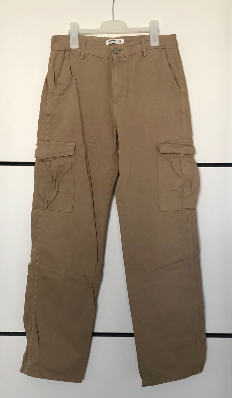 Pull&Bear Pantaloni: Pantalon cargo Pull&Bear 38/40 – Nuovo (secondo la descrizione) da Le Crêt-p-Semsales venduto da staglione69