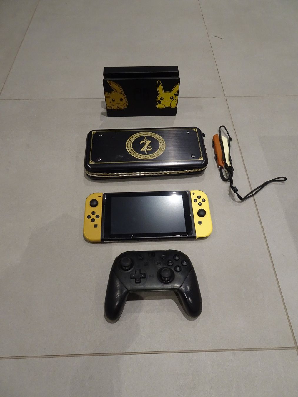 Nintendo Console: Nintendo Switch Konsole Pokémon Let's Go Edition – Usato da Bern venduto da Maronn 1