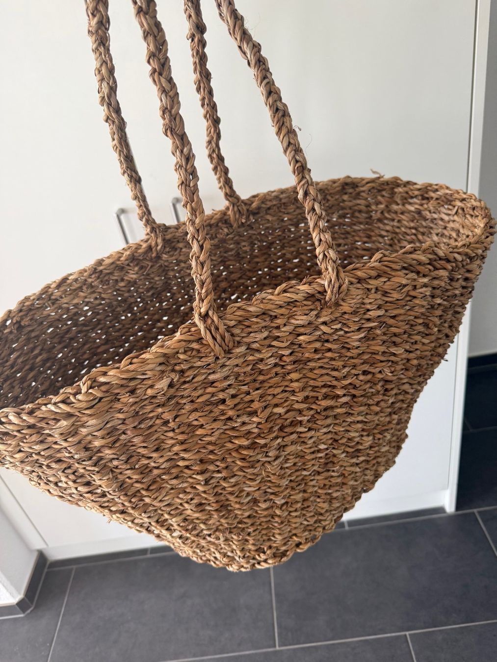 Altro per la casa: Strandkorb mit langen Henkeln, eher schweres Material, Neu – Nuovo (secondo la descrizione) da Eggersriet venduto da Swiss2909