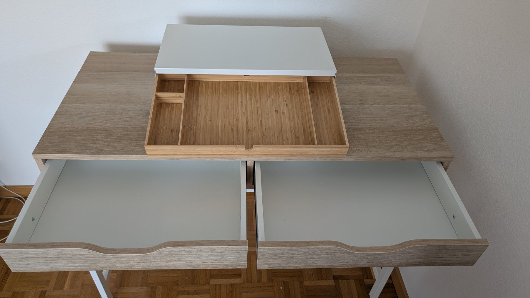 Ikea Scrivanie: Ikea Schreibtisch – Usato da St Gallen venduto da Kim.Wyss 1