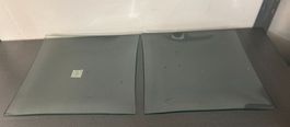 2x elegante Deko-Teller mit leichter Wölbung nach oben