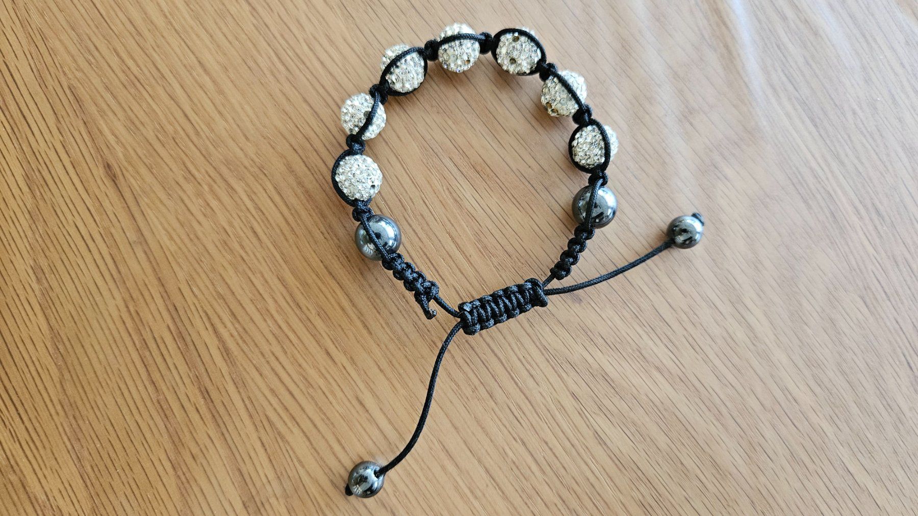 Armbänder & -reifen: Bracelet boules strass et hématite – Gebraucht aus Romanel-sur-Lausanne von delaforet 1