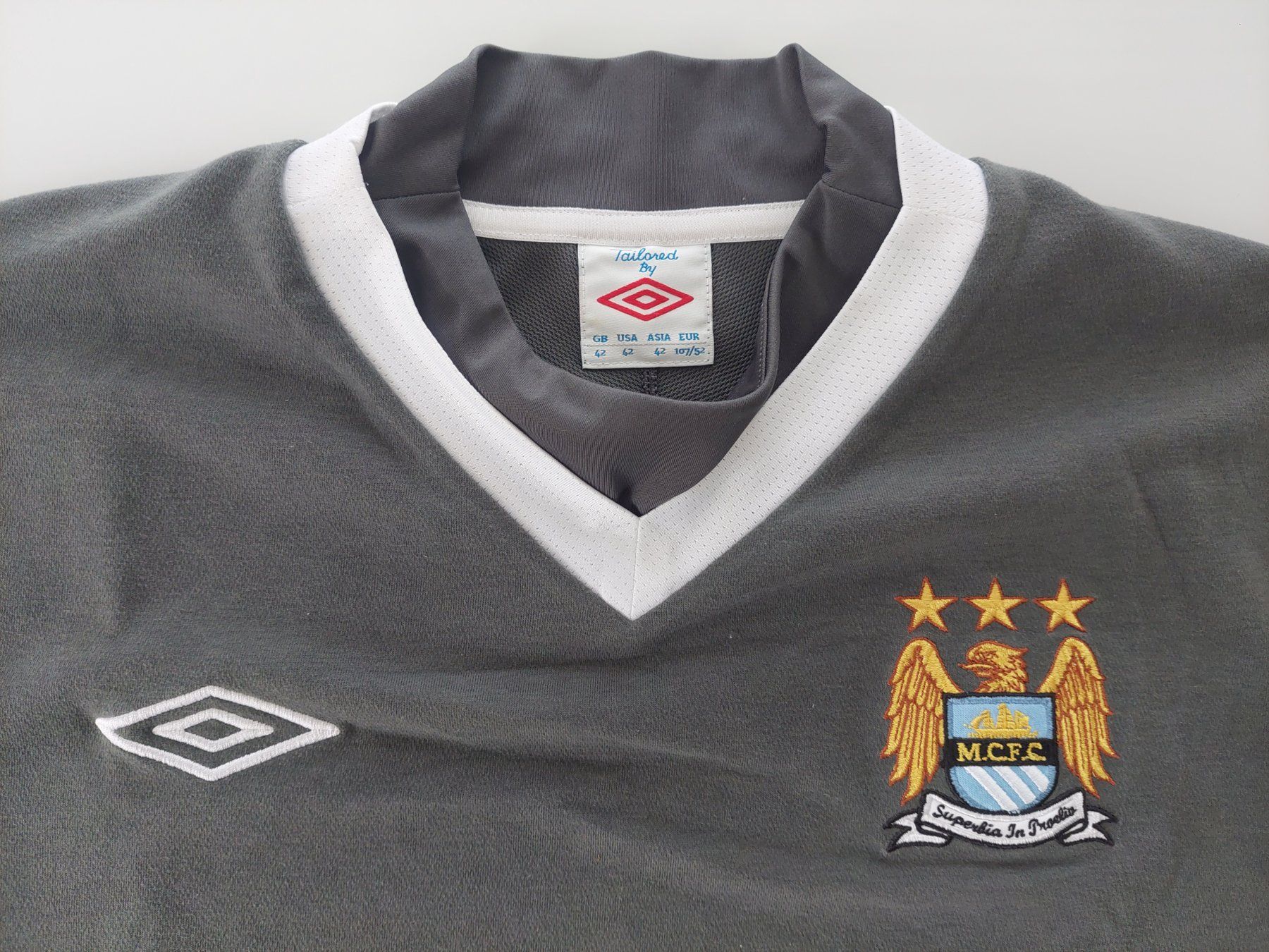 Umbro Leibchen & Hosen: Maillot Umbro Manchester City 2011-2012 – Gebraucht aus Signy von oli_sn9g 1