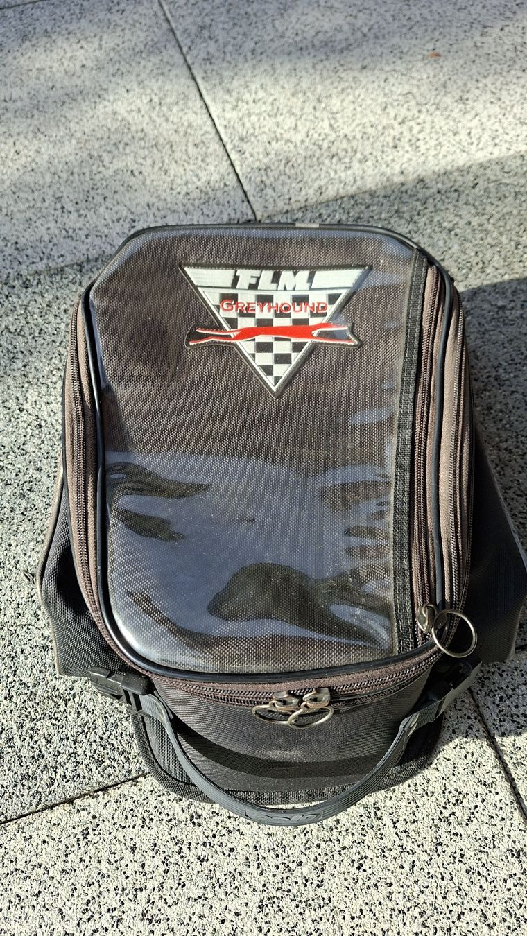 Zaini: Motorrad Rucksack und Tankrucksack – Usato da Gurmels venduto da Scal 2