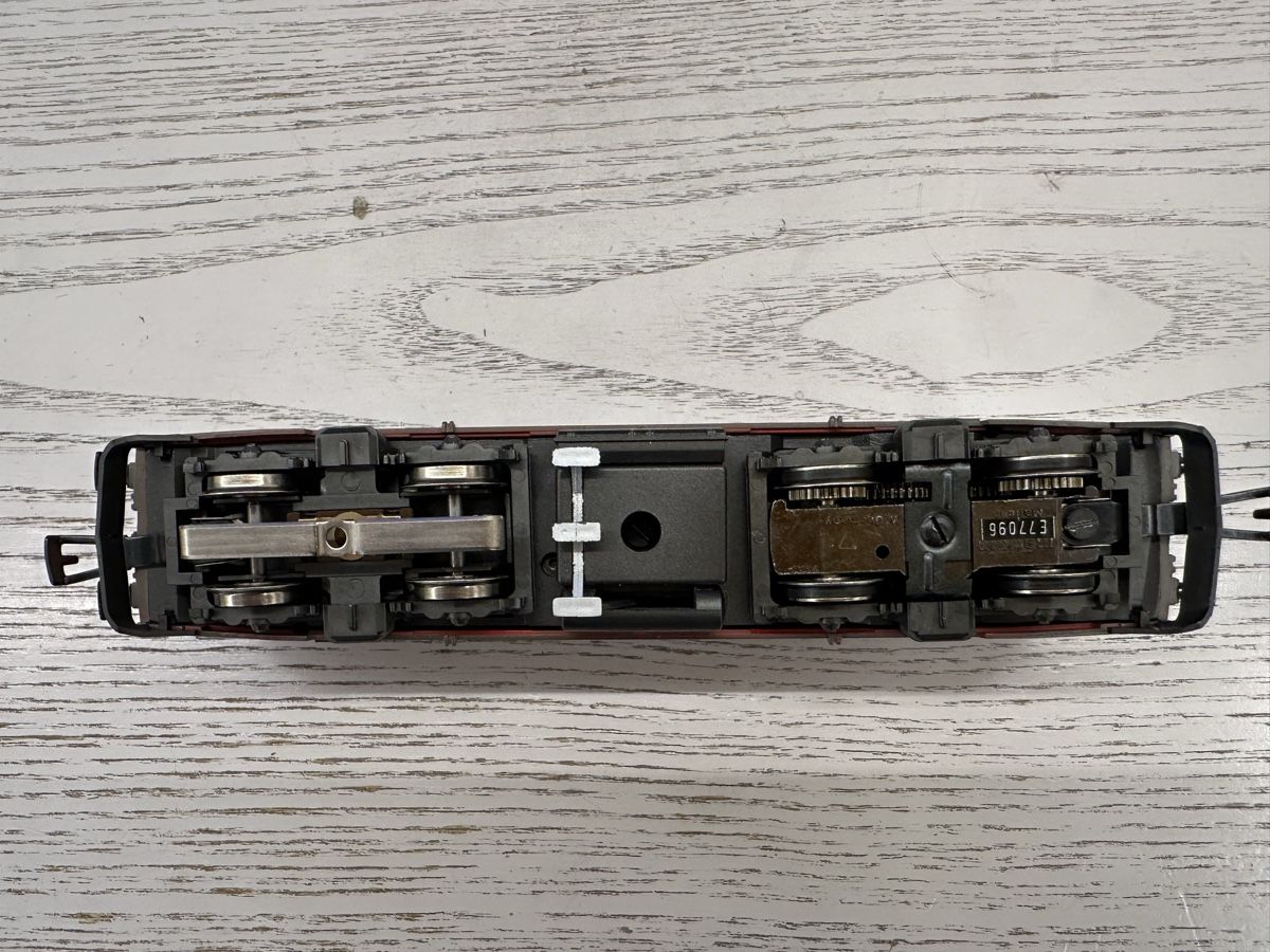 Märklin Modellini di ferrovie: Märklin 3330 SBB Re 4/4 IV – Usato da Lupsingen venduto da New-Haven 5
