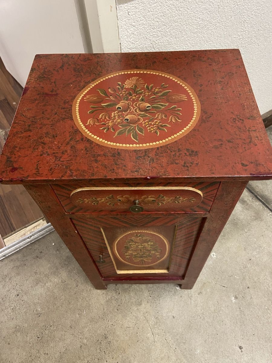 Tables de nuit: Alte Nachttisch mit Schublade bemalt  – D'occasion à Dietikon par brocki-eyra 1