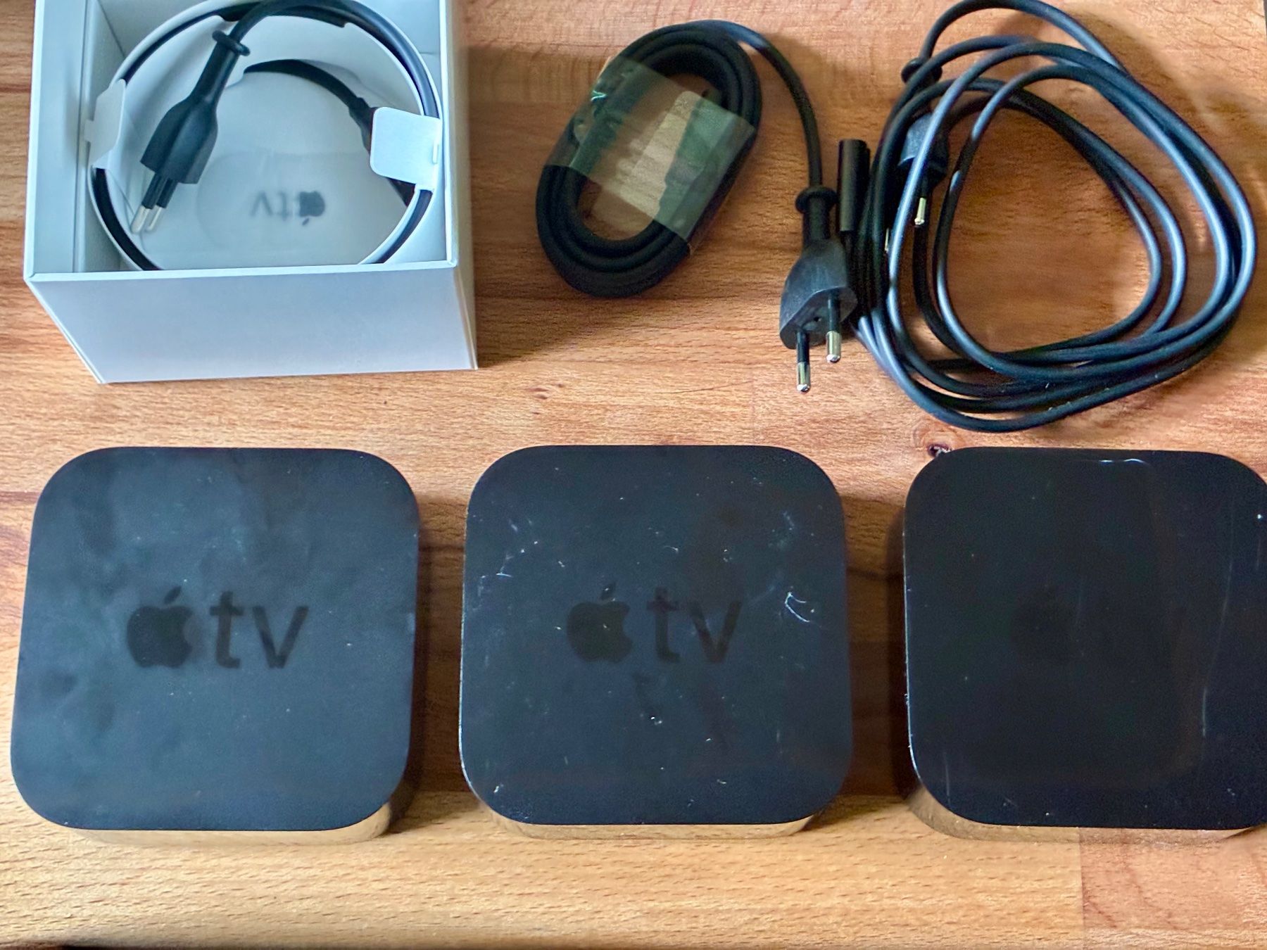 Apple Sistemi audio & multimediali: Apple TV 3 Generation 3er Set mit Kabel – Difettoso da Wildhaus venduto da cayo 2