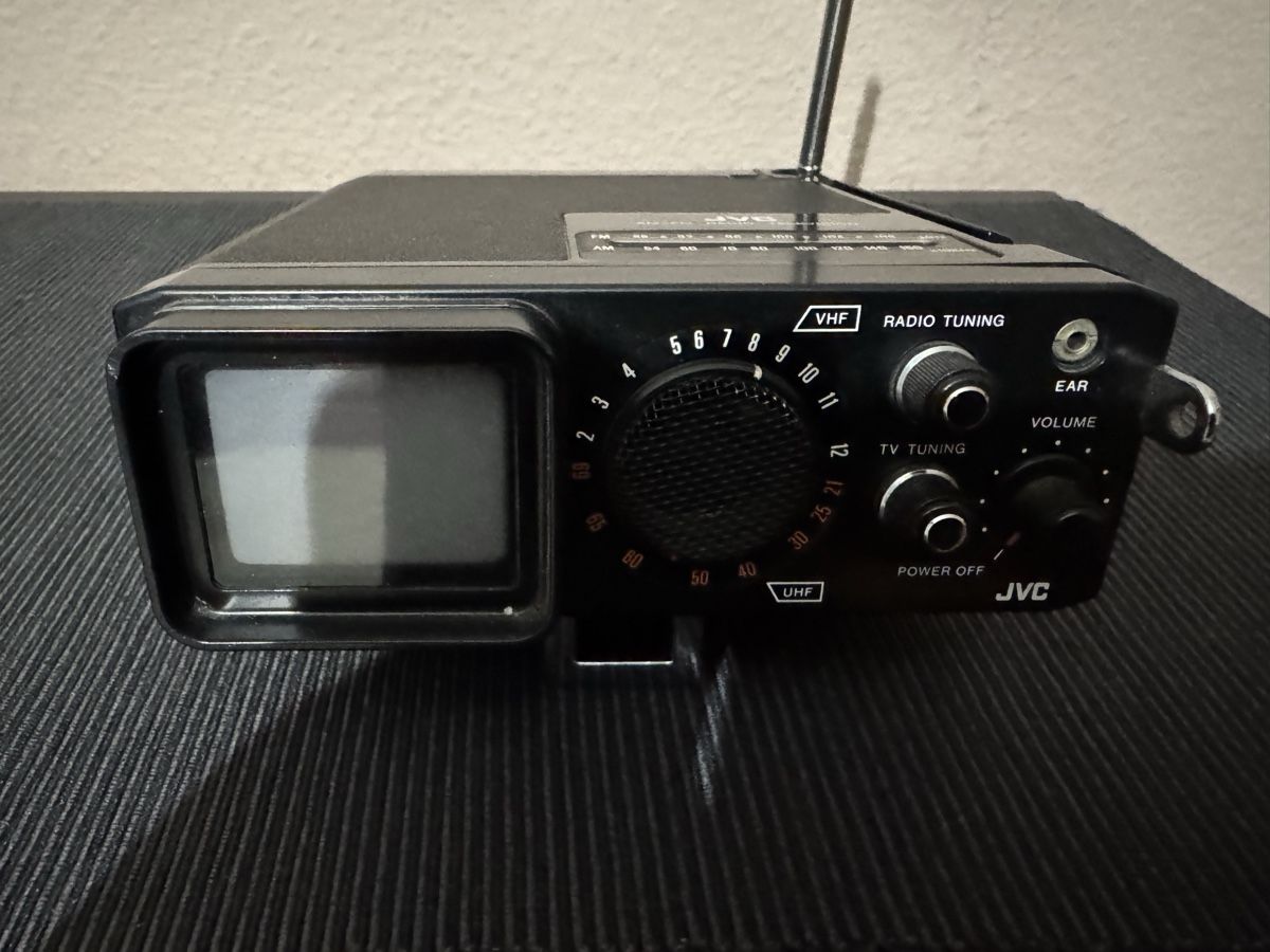 JVC Radio: Jvc P-100EUC radio mit tv – Usato da Zunzgen venduto da milesdavis76 1