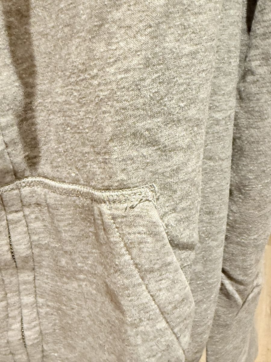 Pulls & Sweat-shirts: Grauer Kapuzenpullover, Grösse M – D'occasion à Affoltern BE par _Kaeser_ 1