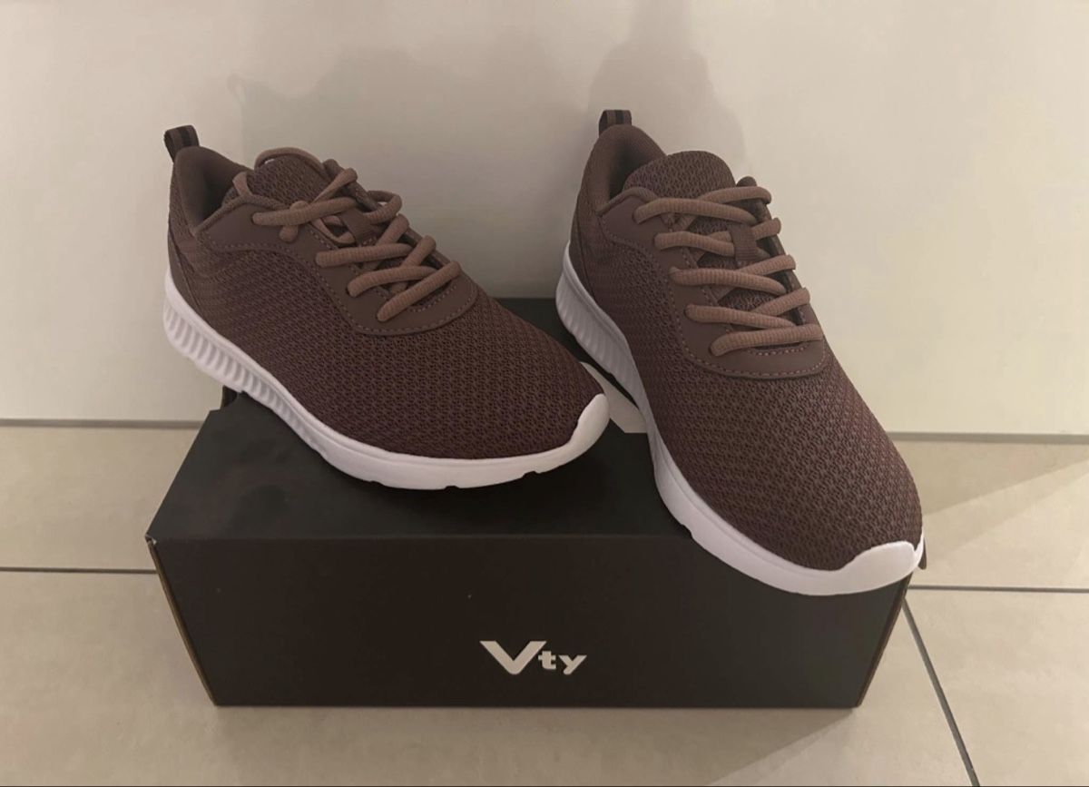 Scarpe da donna: Sneakers damen neu grösse 37 – Nuovo e nell'imballaggio originale da Rümlang venduto da Jennyanna