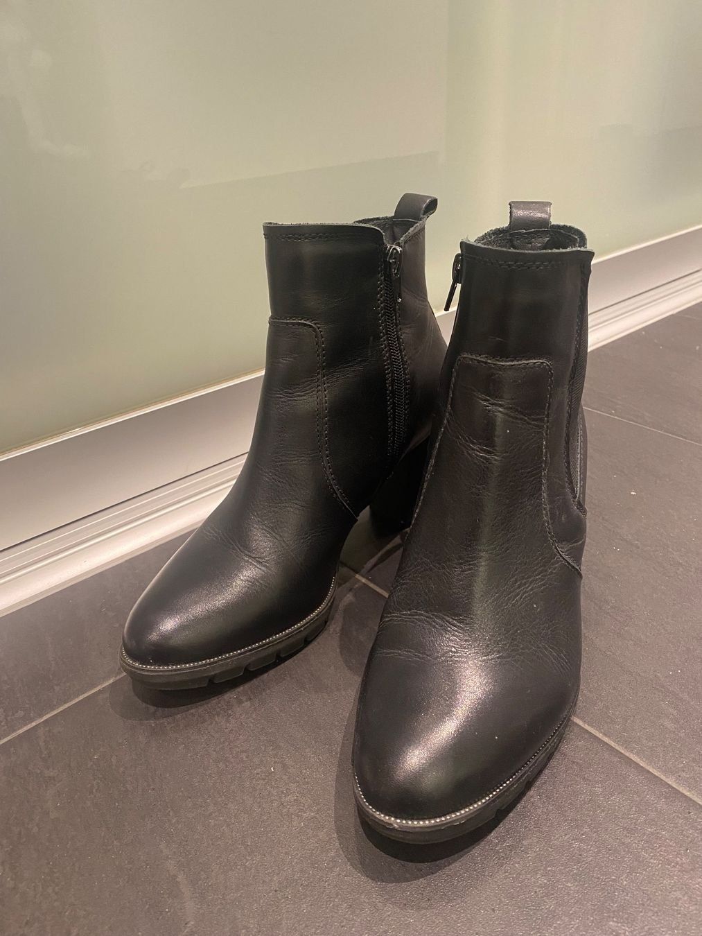 Scarpe da donna: Gr. 39 Damen Stiefeletten schwarz – Usato da Sutz venduto da Dalilea 1