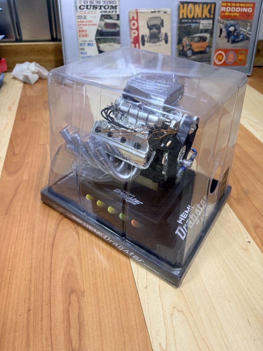 Kits de montage: Hemi Mopar Dodge Motor Modell – Neuf avec emballage d'origine à AARBURG par cheapstuff 1