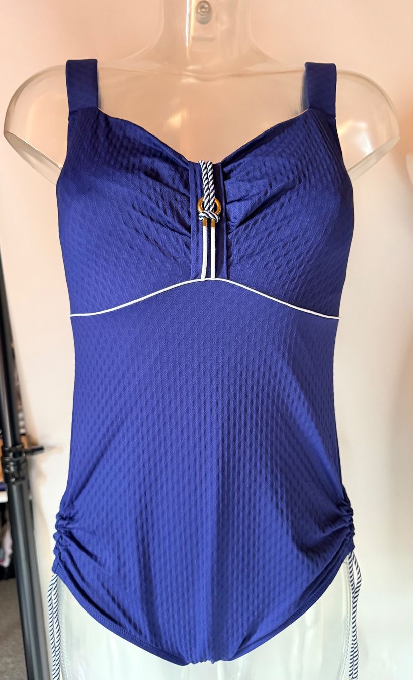 Costumi da bagno & Bikini: ULLA, Badekleid, Grösse 80E/36, Farbe Dunkelblau – Nuovo e nell'imballaggio originale da Rudolfstetten venduto da gst_g7xl