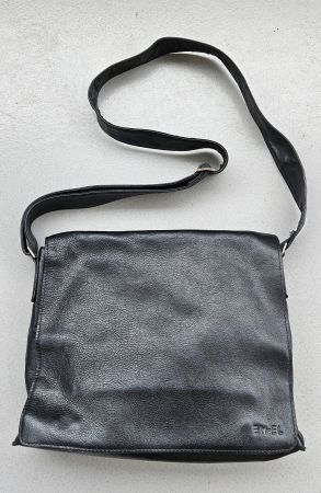 EM-EL Umhängetasche Leder schwarz, rotes Innenfutter