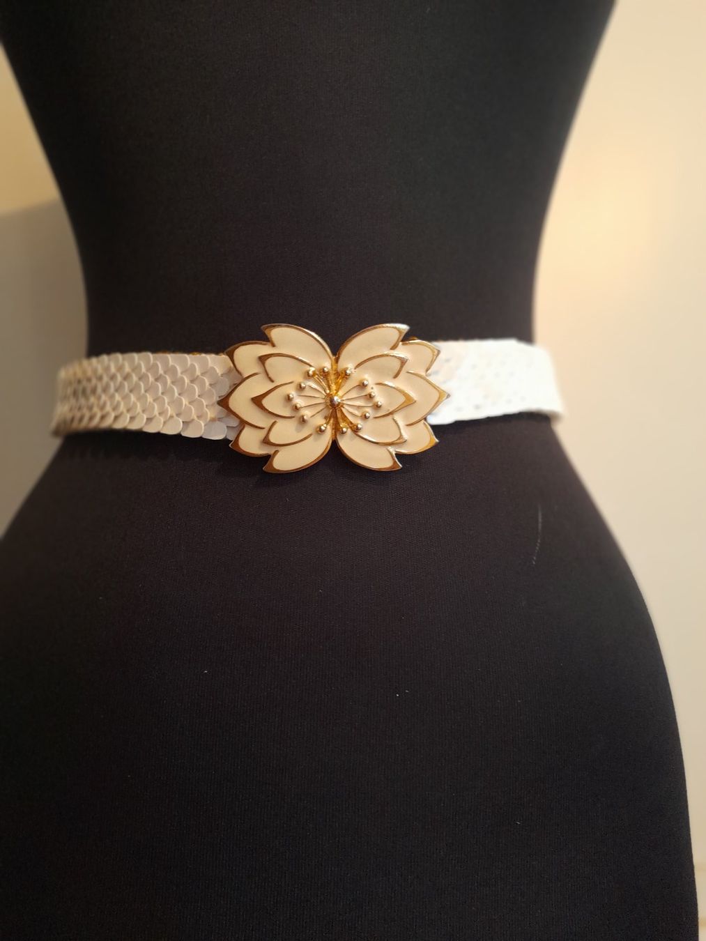 Cinture: Vintage Gürtel . Offwhite . 75cm . elastisch . – Usato da Leuggelbach venduto da schmetterlings-fee