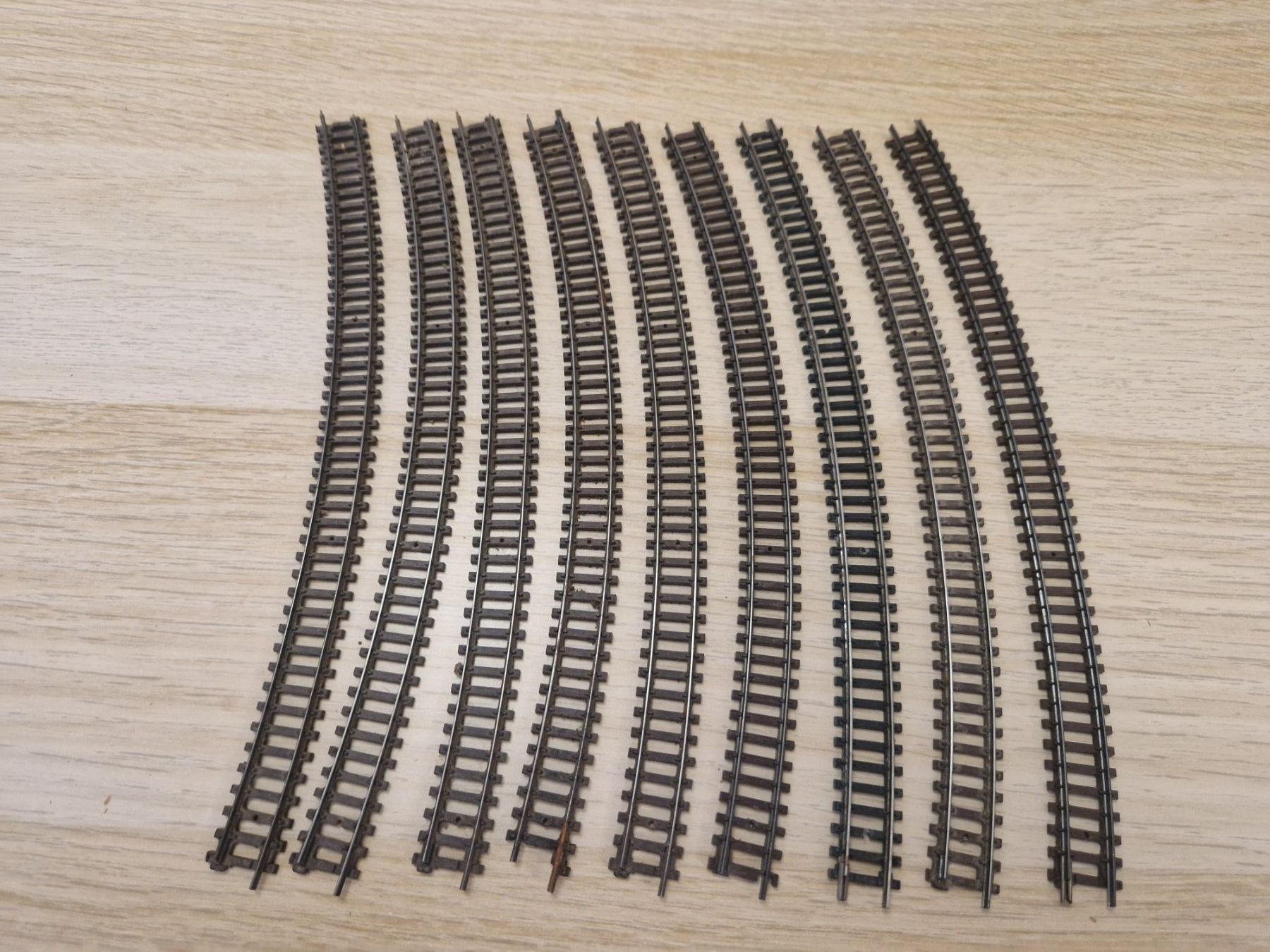 Arnold Modellini di ferrovie: Arnold N 9 x 0163 Gebogenes gleis – Usato da St-Aubin-Sauges venduto da tantome