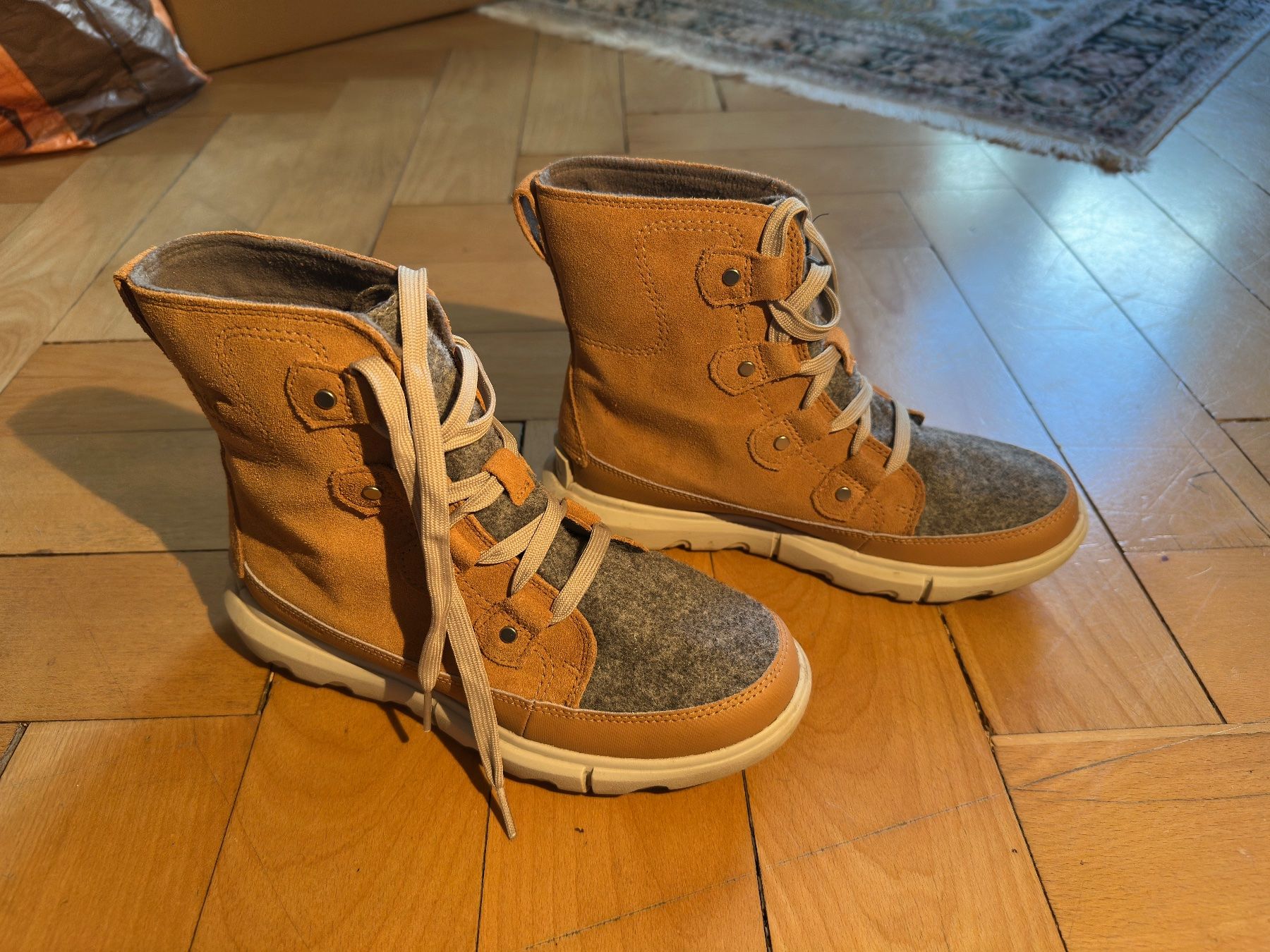 Sorel Chaussures femmes: SOREL Explorer Joan Winter Boot – D'occasion à Zürich par Wanone 1