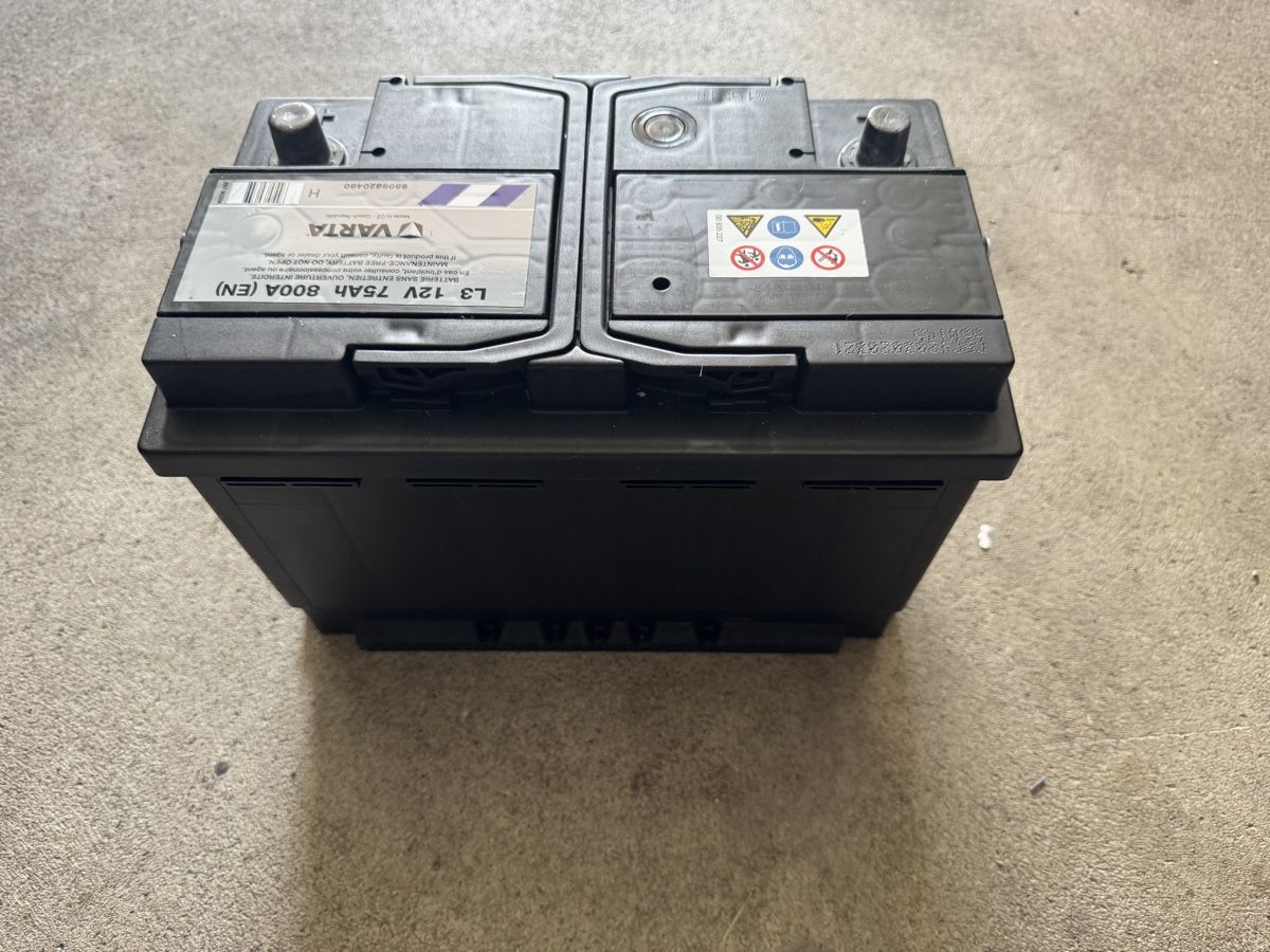 Varta Batteries: Auto Batterie  – D'occasion à Glattfelden par Nusa800 1