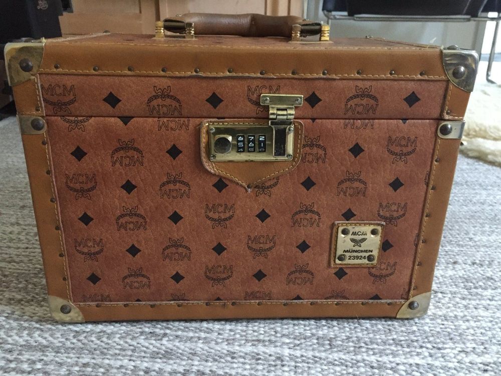 Mcm beauty outlet case