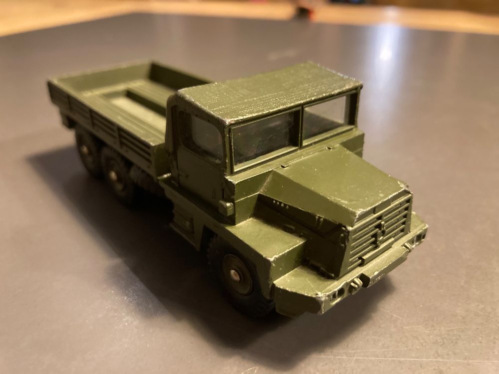 MILITÄR DINKY TOYS BERLIET GAZELLE FEHLTEILE (Defekt) in Gurtnellen für