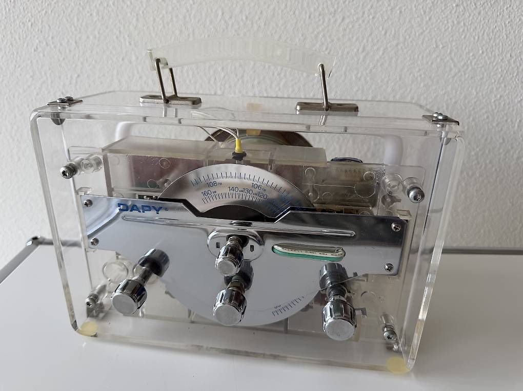 Radio: Vintage Plexiglass Radio – Usato da Horgen venduto da Jaromir6