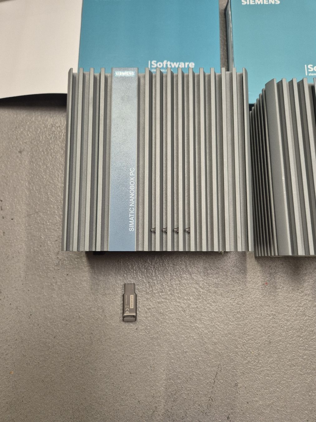 Siemens Componenti elettronici: 4 Stück Industrie PC Siemens Simatic Nanobox P – Nuovo e nell'imballaggio originale da Thalwil venduto da Moritz.A 3