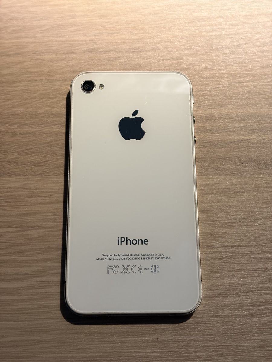 Apple Handys / Smartphones: 2x iPhone 4 Black / White – Defekt aus Winterthur von korrupcioner 4