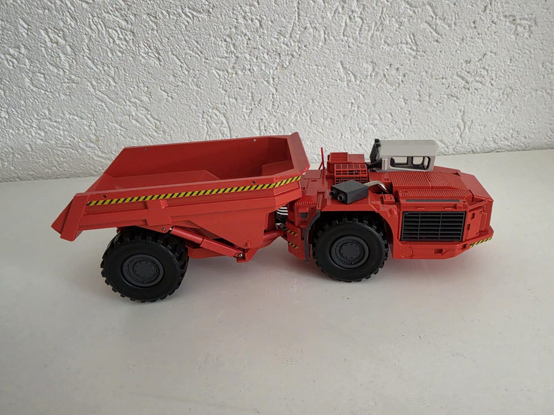 Kit di modellismo & Modellini statici: TH550 1:50 Muldenkipper – Usato da St. Ursen venduto da Sparafuchide 1