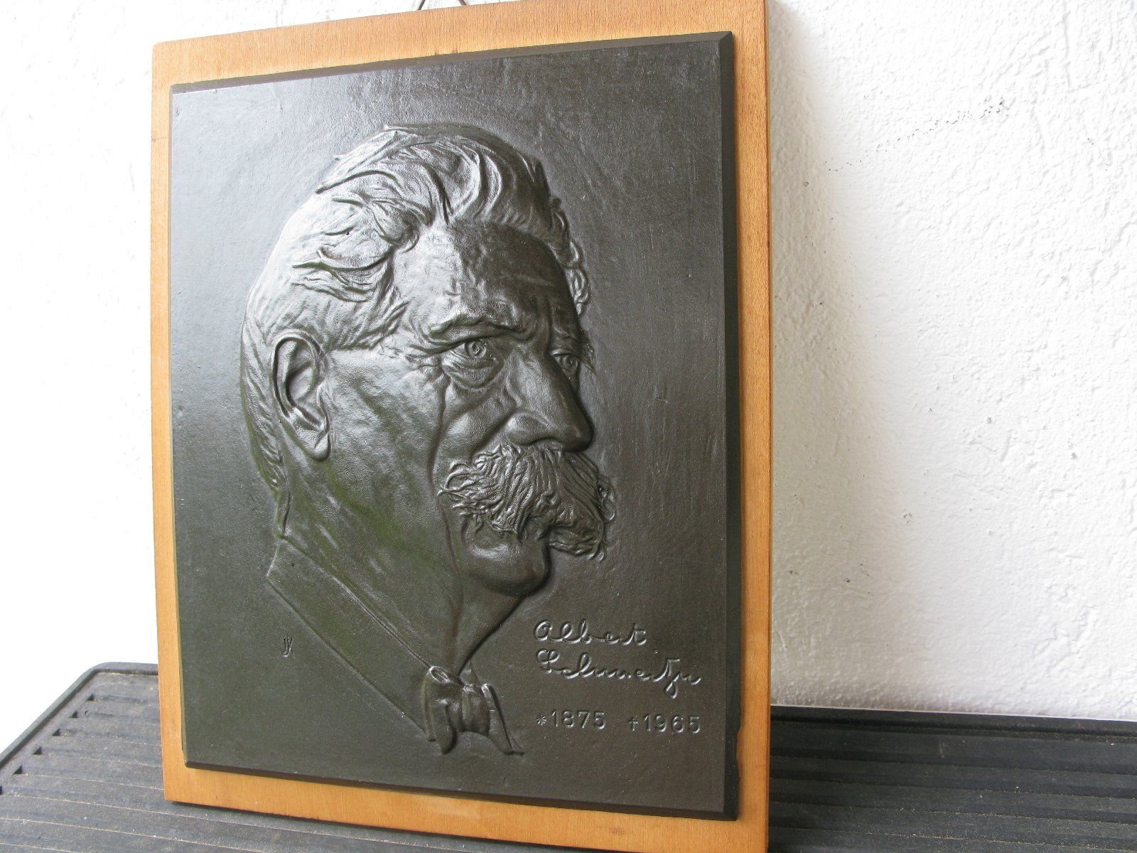 Foto & Immagini: Relief Albert Schweizer – Usato da Muttenz venduto da Bhuebi 1