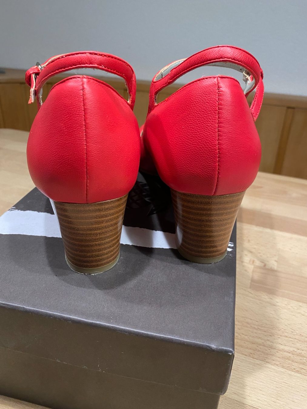 Navyboot Damenschuhe: Rote Navyboot Lederpumps, neuwertig, Gr. 40 – Gebraucht aus Flawil von Vera44 2