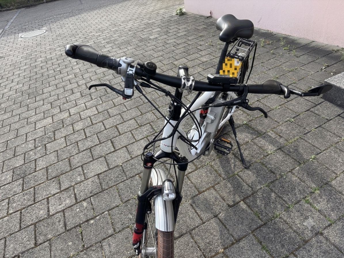 Flyer Velos: Flyer E-Bike weiss mit Display 8203 km – Gebraucht aus Brittern von Mi-rot
