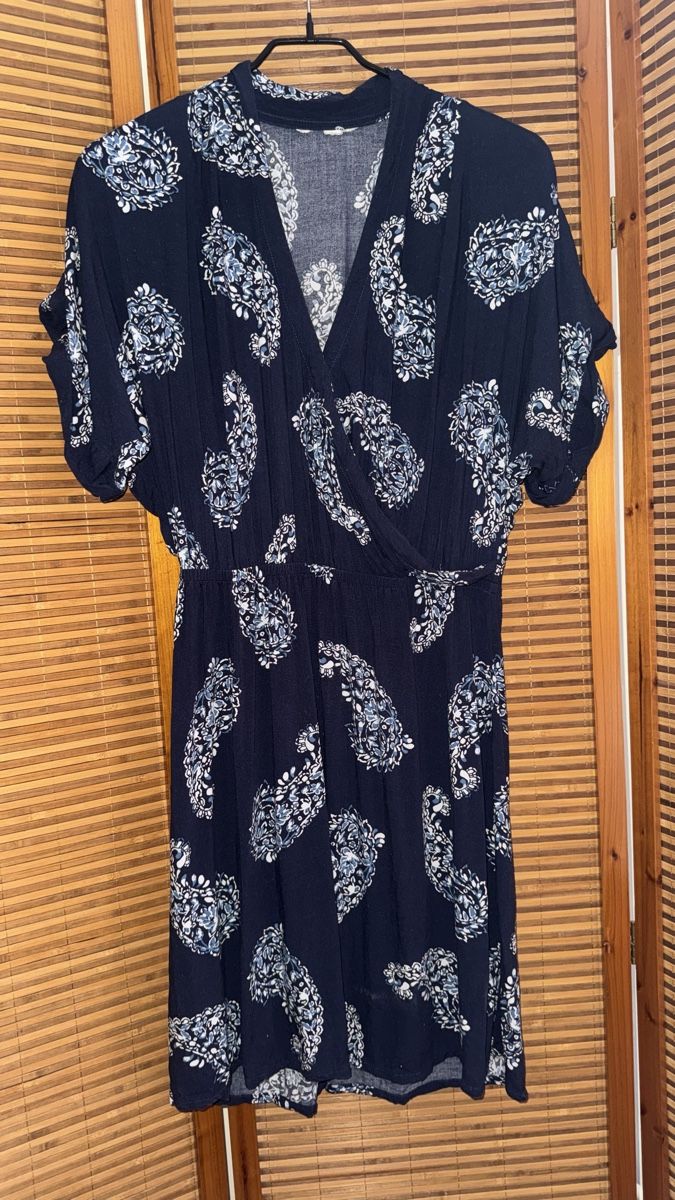 H&M Vestiti: Blaues Wickelkleid H&M, ca 44 – Usato da Gümligen venduto da morticiaaddams