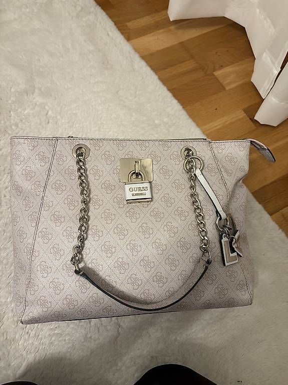 Sacs femmes: Guess Tasche – D'occasion à Toffen par _celine.tra
