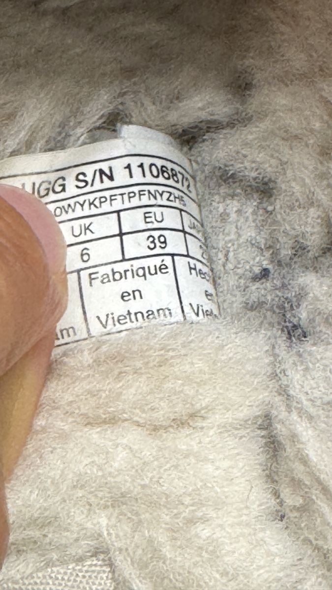 Ugg Damenschuhe: UGG Hausschuhe, Grösse 39 – Gebraucht aus Abtwil SG von monchy01 2