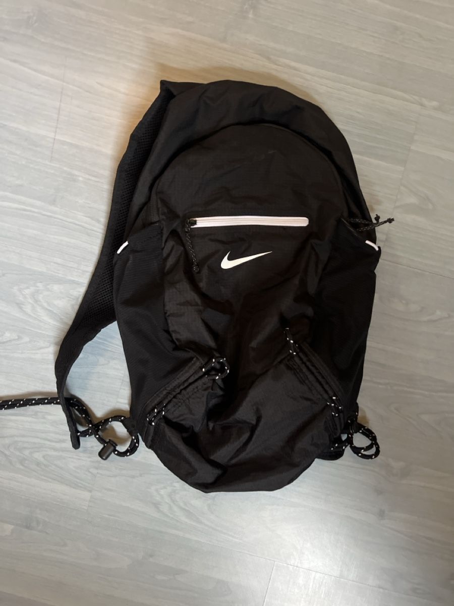 Nike Zaini: Nike Rucksack schwarz klein – Nuovo (secondo la descrizione) da Port venduto da sop_l6zh