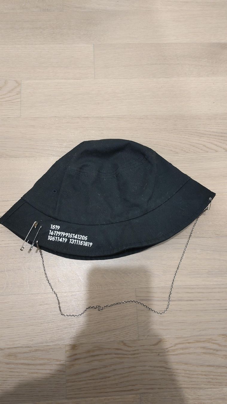 Copricapi, berretti & cappellini: Chapeau noir numéro pimp chaînes bob – Nuovo (secondo la descrizione) da Sion venduto da mel_z929
