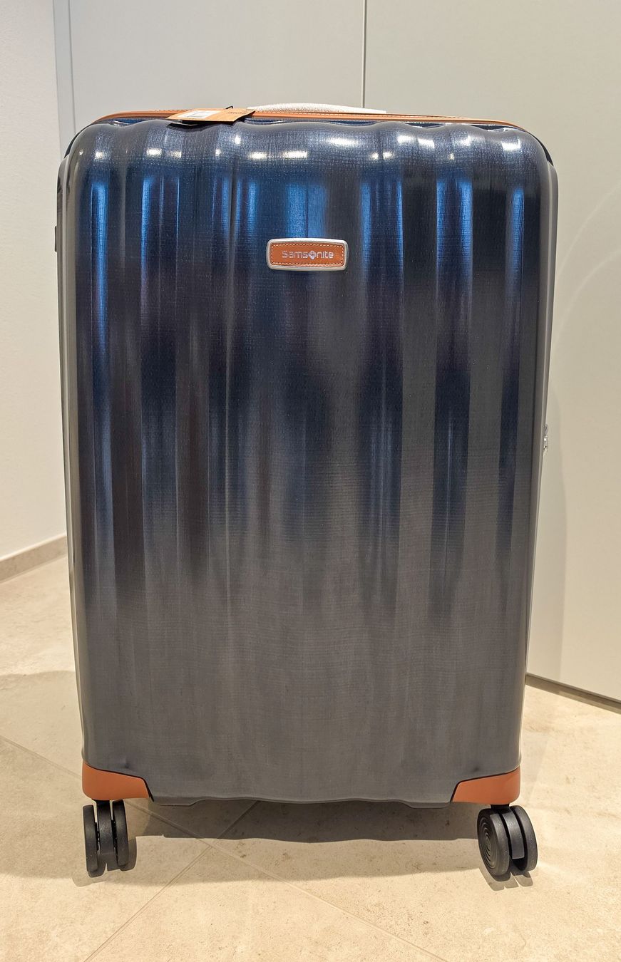 Samsonite Valigie: Samsonite Lite-Cube DLX Spinner Midnight Blue – Nuovo e nell'imballaggio originale da Richterswil venduto da Option666