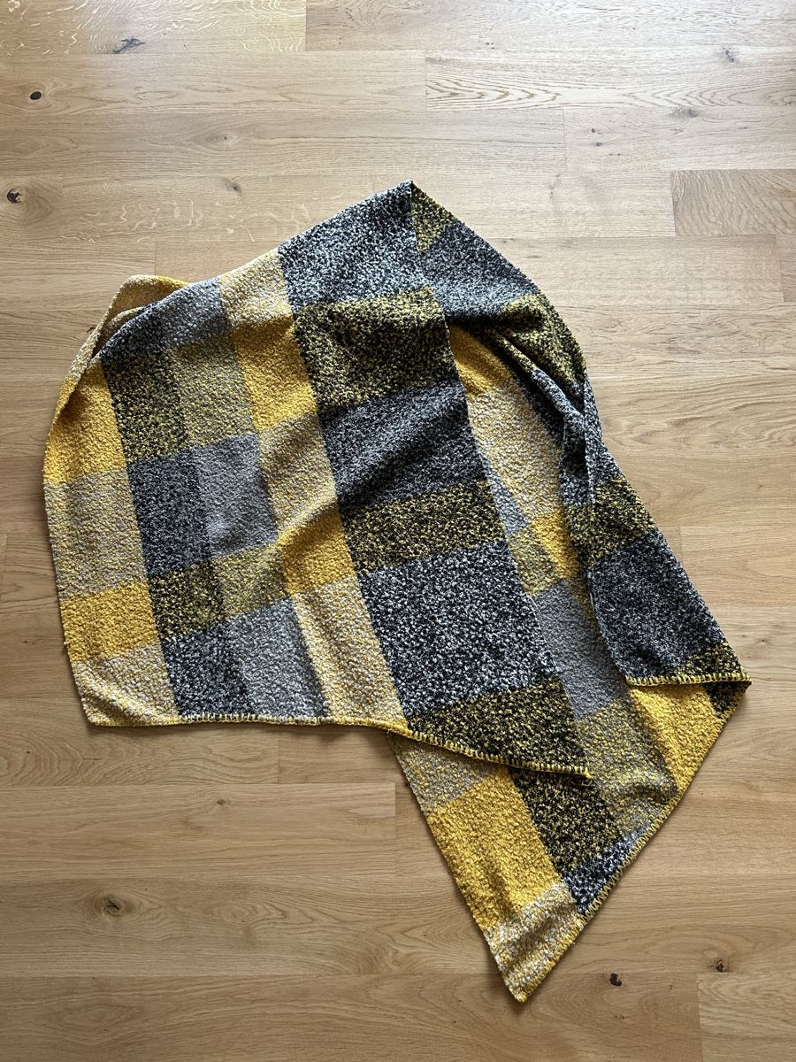 Foulards & écharpes: Warmer Schal im Karomuster – D'occasion à Herisau par trainee0102