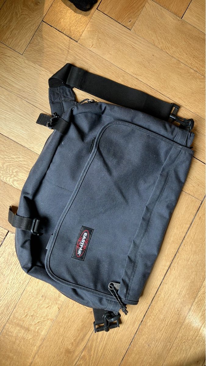 Eastpak Taschen: Eastpak Delegate Bag, schwarz, Top Zustand – Gebraucht aus Basel von ronny_huse