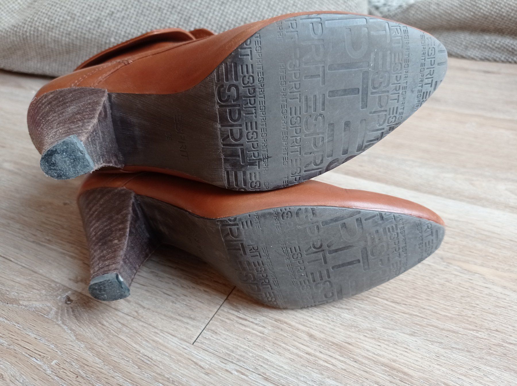 Esprit Scarpe da donna: Esprit Stiefelette 39 braun cognac – Usato da Zürich venduto da Julia0123 4