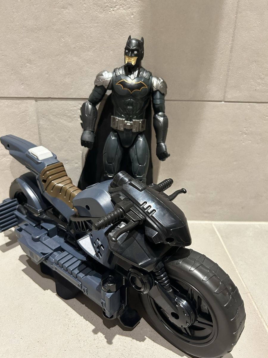 Giocattoli: Batman Motorrad Batcycle + Batman Figur 30 cm – Usato da Boniswil venduto da sim_7zhp 3